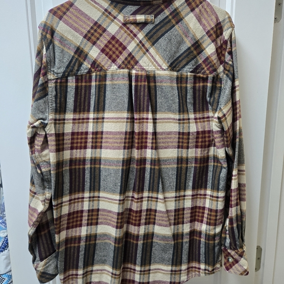 Legendary Whitetails Buck Camp Flannel - Picture 3 of 3